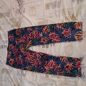 Multi-Color print leggings.